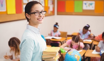 Где и кем работать учителю начальных классов