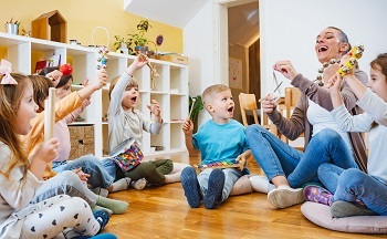 Где и кем работать воспитателю